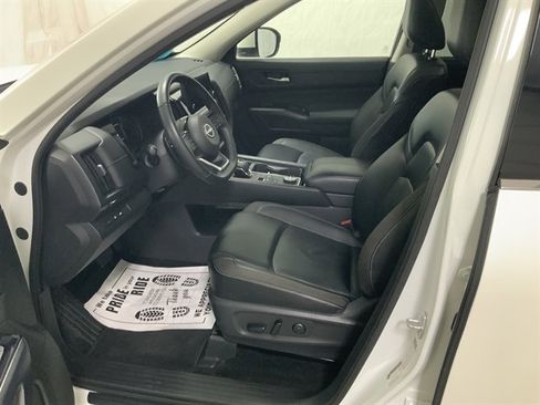 Used 2023 Nissan Pathfinder SL AWD/4WD image 16