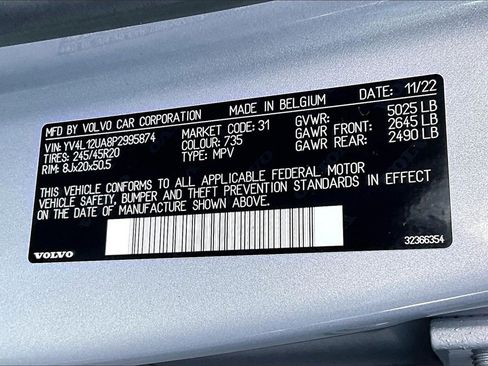 Certified 2023 Volvo XC40 B5 Ultimate w/ Protection Package Premier image 19