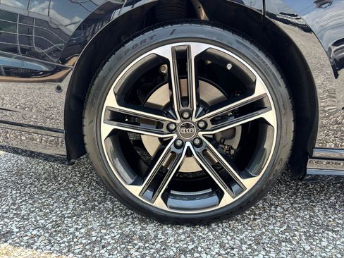 Used 2025 Audi A8 L 3.0T AWD/4WD image 41