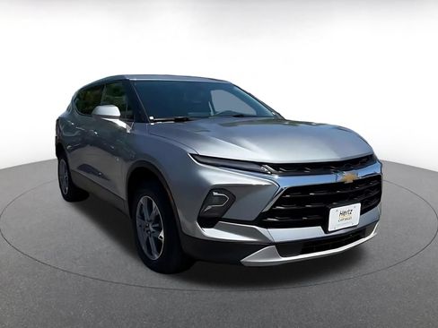 Used 2025 Chevrolet Blazer LT FWD image 3