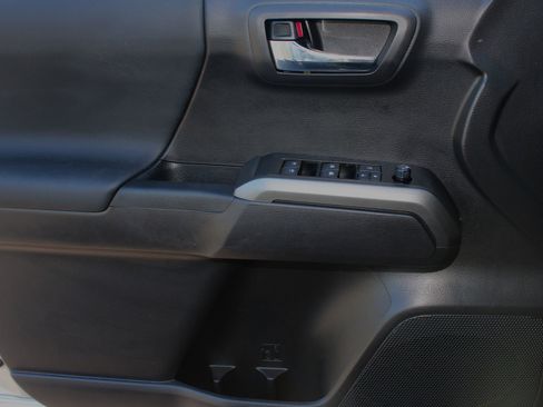 Used 2023 Toyota Tacoma TRD Sport image 14