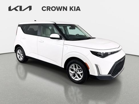 Certified 2025 Kia Soul LX w/ LX Technology Package FWD image 3