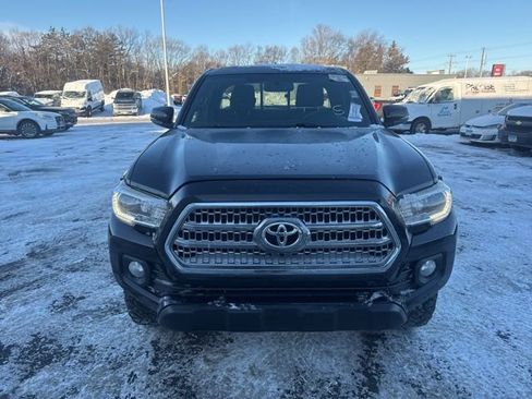 Used 2016 Toyota Tacoma TRD Off-Road image 2