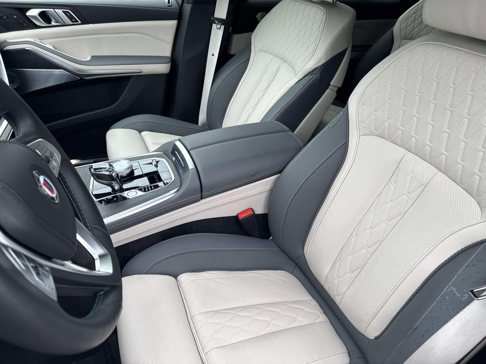 Certified 2025 BMW ALPINA XB7 AWD/4WD image 43
