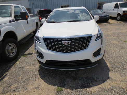 Used 2020 Cadillac XT5 Premium Luxury FWD image 3