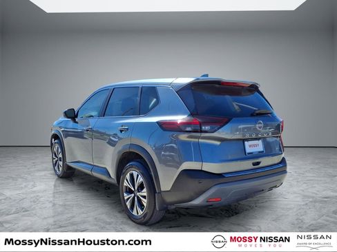 Used 2023 Nissan Rogue SV image 2