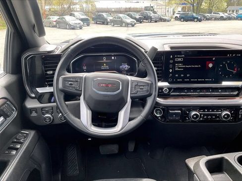 Used 2025 GMC Sierra 1500 SLT AWD/4WD image 17