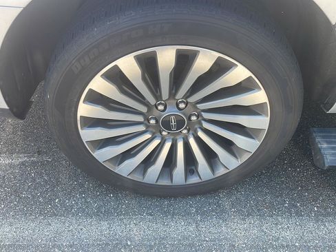 Used 2019 Lincoln Navigator L Reserve AWD/4WD image 7