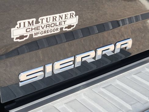 Used 2018 GMC Sierra 1500 SLT w/ All Terrain Package AWD/4WD image 12