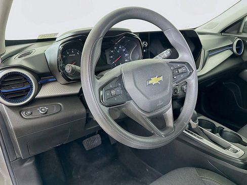Used 2024 Chevrolet Trax LS FWD image 9
