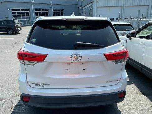 Used 2018 Toyota Highlander XLE AWD/4WD image 5
