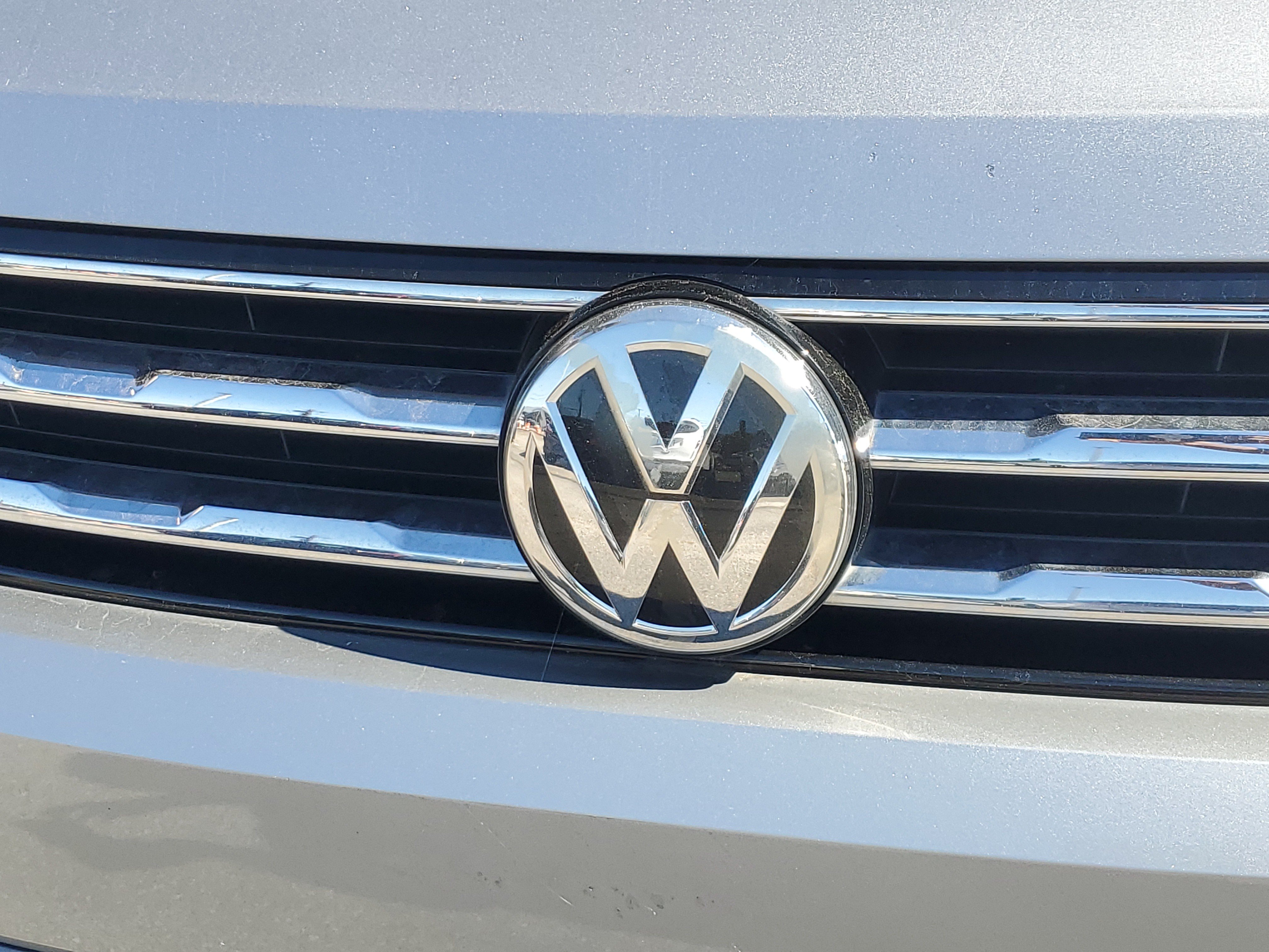 Used 2019 Volkswagen Tiguan SE w/ Panoramic Sunroof Package FWD image 10