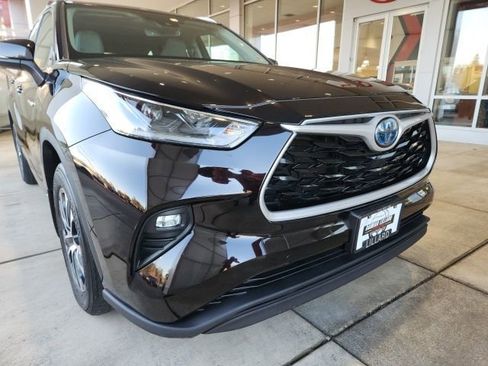 Certified 2021 Toyota Highlander XLE image 8