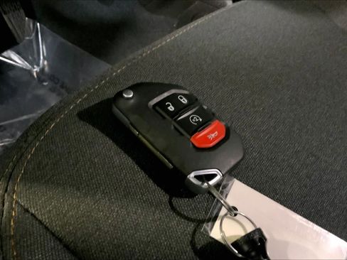 Used 2024 Jeep Wrangler Sport S image 15