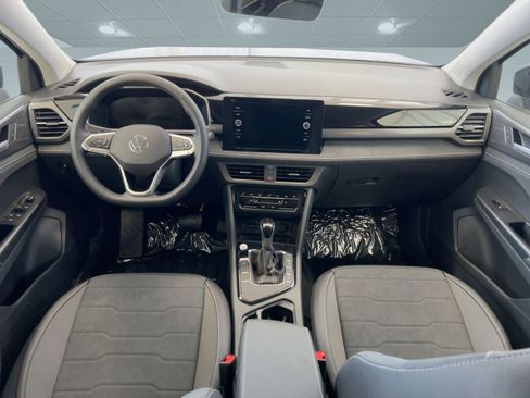 New 2026 Volkswagen Taos SE image 17