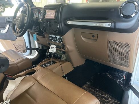Used 2012 Jeep Wrangler Rubicon w/ PWR Convenience Group AWD/4WD image 17