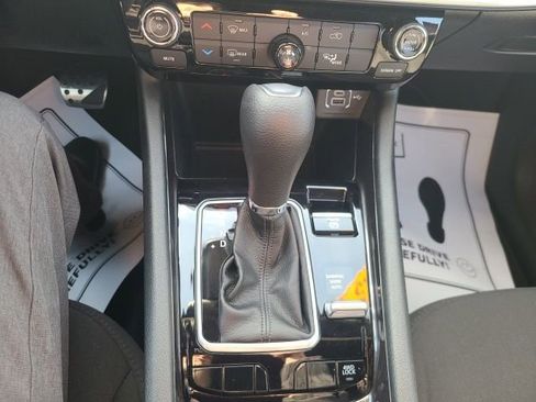 Used 2025 Jeep Compass Sport image 15