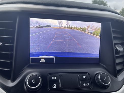 Used 2023 GMC Acadia SLT w/ Elevation Edition image 10