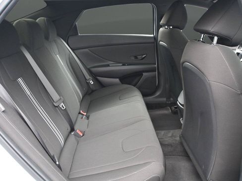 Used 2025 Hyundai Elantra SEL FWD image 21