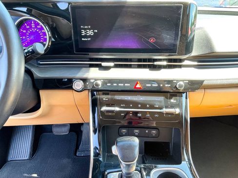Used 2022 Kia Carnival EX FWD image 12