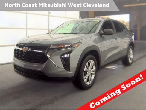 Used 2024 Chevrolet Trax LS w/ Driver Confidence Package FWD image 1