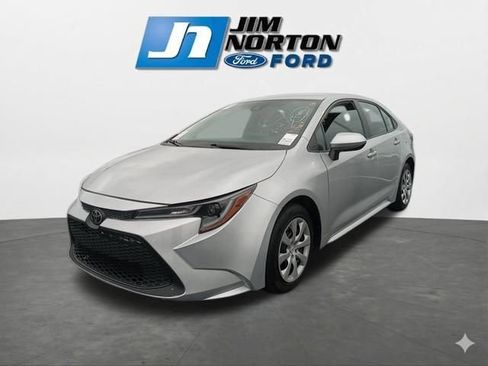 Used 2021 Toyota Corolla LE image 4