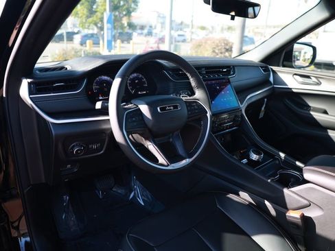 New 2025 Jeep Grand Cherokee Limited w/ Black Appearance Package AWD/4WD image 10