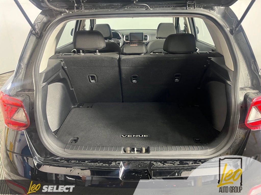 Used 2021 Hyundai Venue SEL FWD image 10