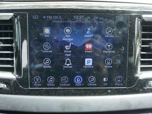 Used 2017 Chrysler Pacifica Touring-L w/ Tire & Wheel Group FWD image 9