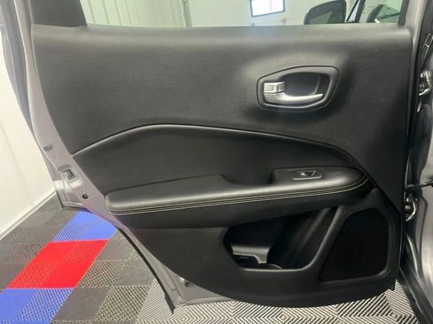 Used 2018 Jeep Compass Latitude w/ Popular Equipment Group AWD/4WD image 17