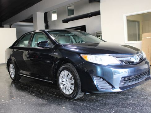 Used 2012 Toyota Camry LE image 30