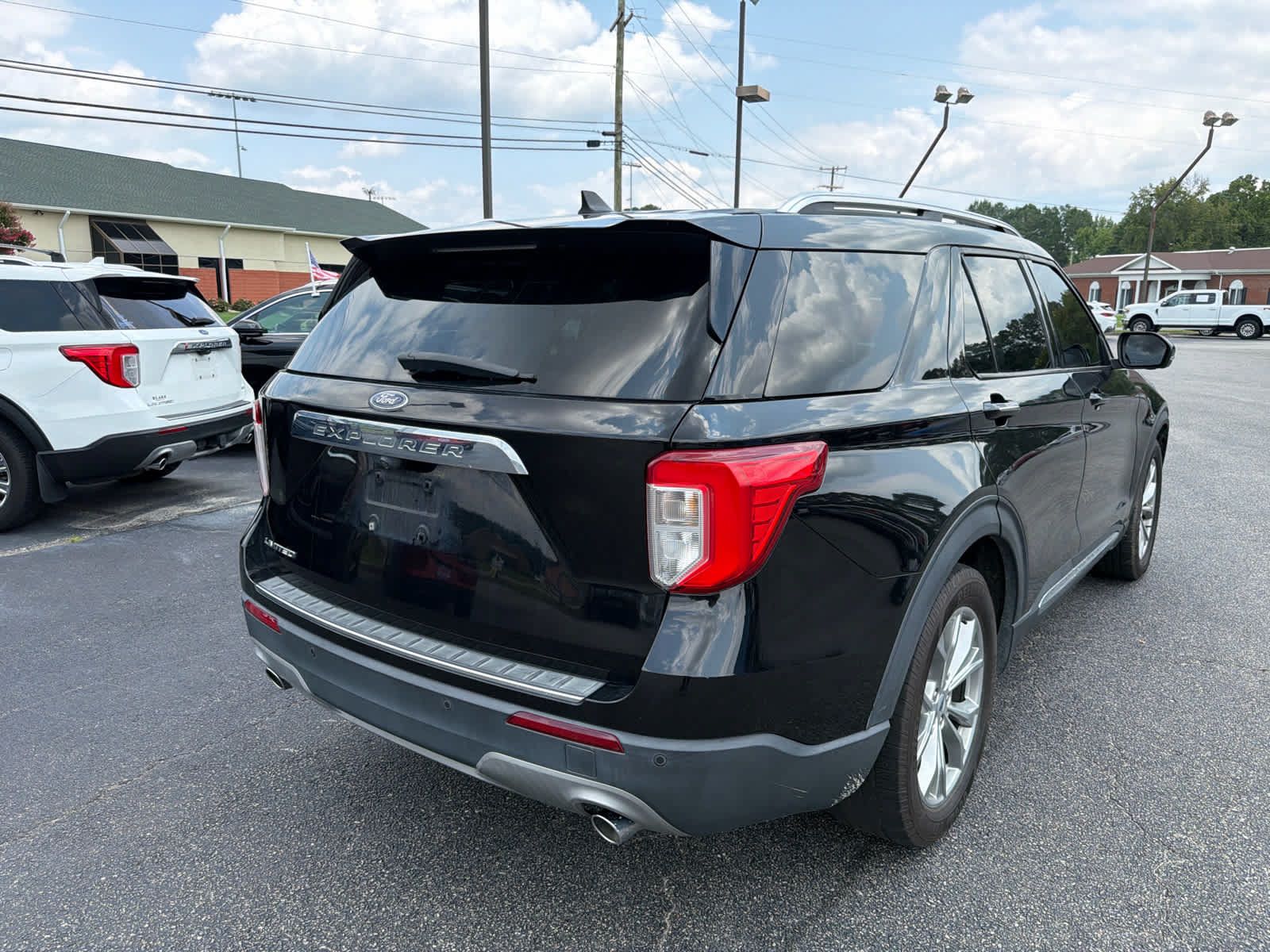 Used 2021 Ford Explorer Limited w/ Equipment Group 301A RWD image 3
