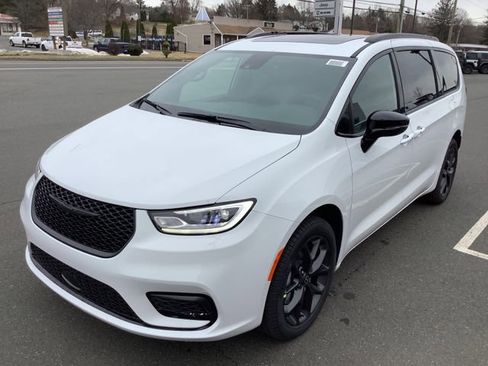 New 2026 Chrysler Pacifica Select image 4