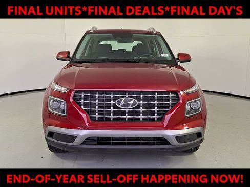 Certified 2024 Hyundai Venue SEL image 3