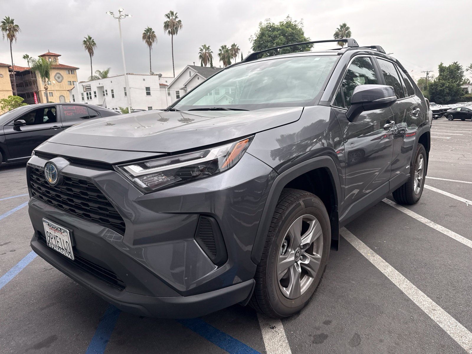 Used 2024 Toyota RAV4 LE AWD/4WD image 5