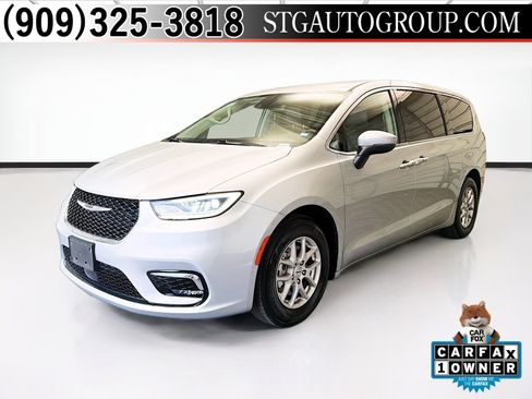 Used 2023 Chrysler Pacifica Touring-L FWD image 1