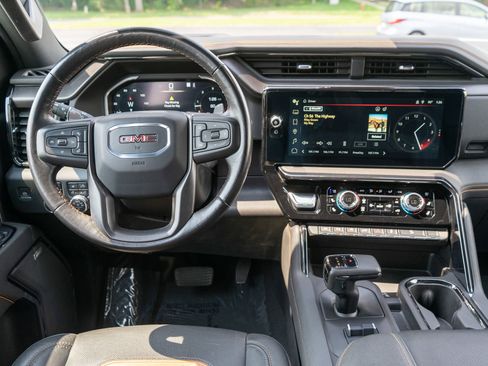 Used 2023 GMC Sierra 1500 AT4 w/ Technology Package AWD/4WD image 13