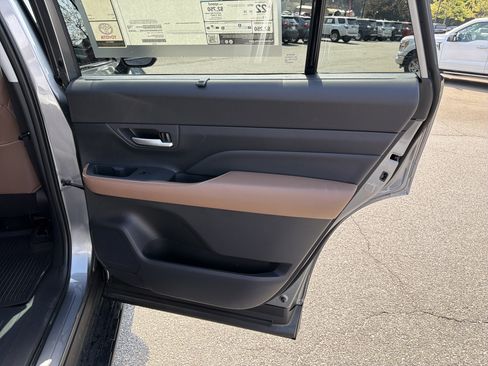 New 2026 Toyota Grand Highlander Platinum image 19