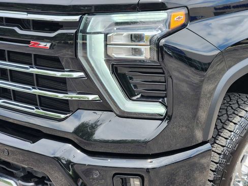 Certified 2025 Chevrolet Silverado 2500 LT w/ Z71 Chrome Sport Edition AWD/4WD image 9