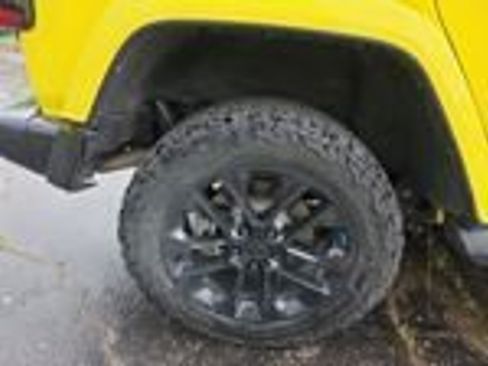 Used 2022 Jeep Wrangler Unlimited Sahara w/ Cold Weather Group AWD/4WD image 34