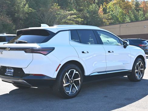 Used 2025 Chevrolet Equinox EV LT w/ Convenience Package image 9