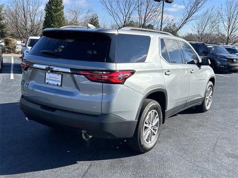 Used 2024 Chevrolet Traverse LT image 4