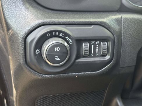 Used 2022 Jeep Gladiator Overland w/ Cold Weather Group AWD/4WD image 19