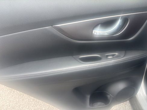 Used 2016 Nissan Rogue S image 12