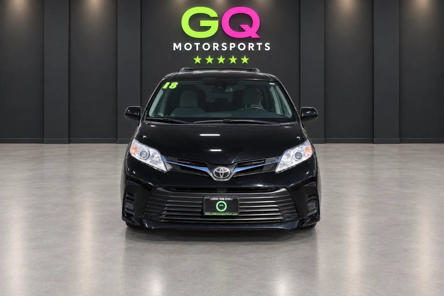 Used 2018 Toyota Sienna LE w/ Carpet Mat Package FWD image 2