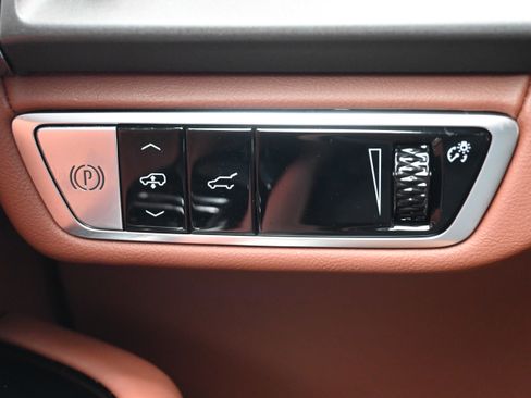 Used 2026 Cadillac Vistiq Platinum w/ LPO, Floor Liner Package AWD/4WD image 28