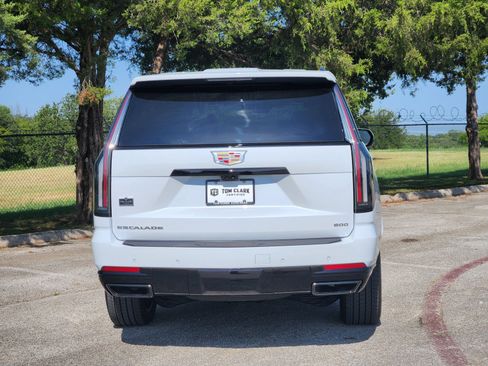 Used 2026 Cadillac Escalade ESV Sport w/ Touring Package AWD/4WD image 5