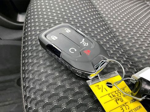 Used 2023 GMC Acadia SLE w/ Driver Convenience Package image 11