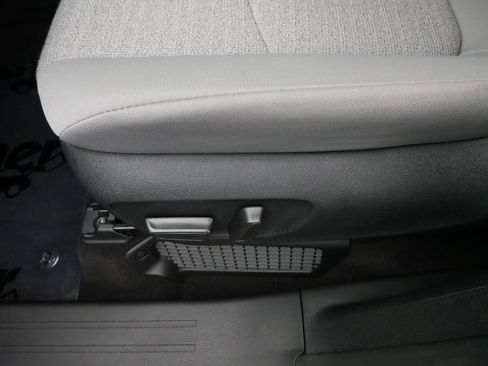 Used 2025 Toyota Sienna LE image 20