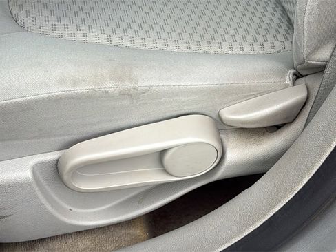 Used 2008 Chevrolet HHR LS image 11